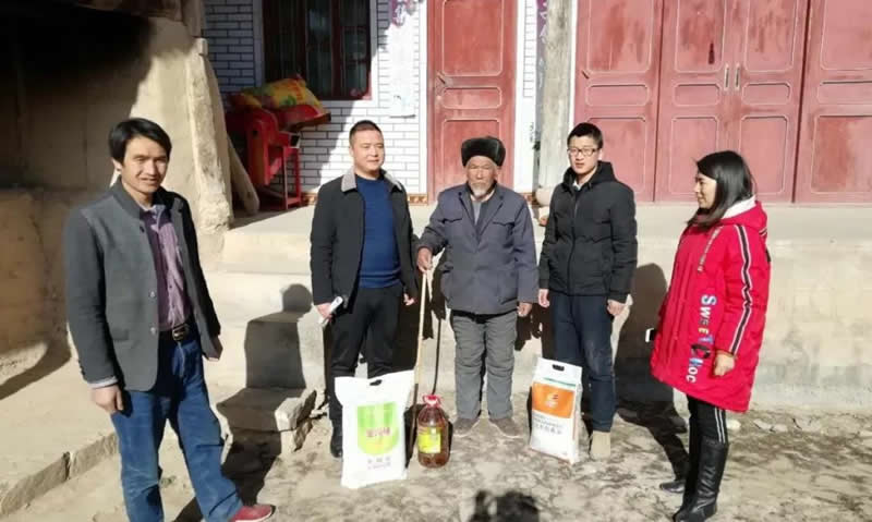 堅(jiān)持精準(zhǔn)幫扶，合力脫貧攻堅(jiān)——市龍江城鄉(xiāng)發(fā)展集團(tuán)、隴南太平洋財(cái)險(xiǎn)公司聯(lián)合開展幫扶文縣橋頭鎮(zhèn)安子坡村2019年春節(jié)慰問活動(dòng)