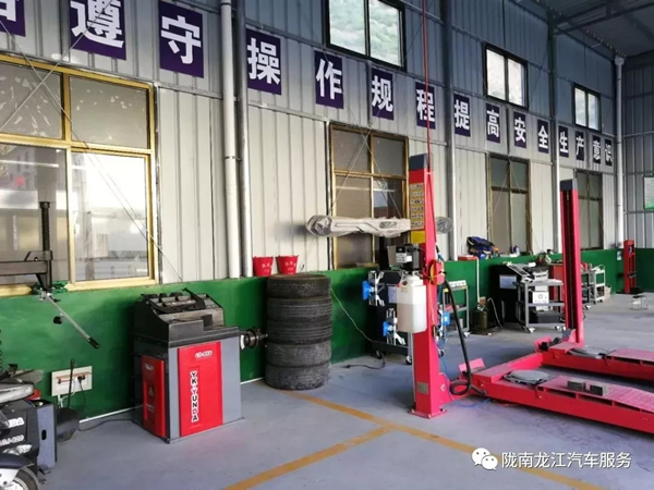 金錘鈑金，銀槍噴漆！龍江汽修值得信賴！