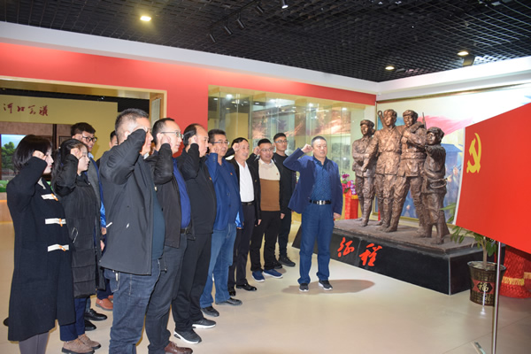 市龍江集團開展“不忘初心、牢記使命”主題黨日活動